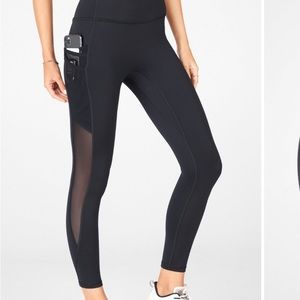 Fabletics Trinity mid rise pocket 7/8